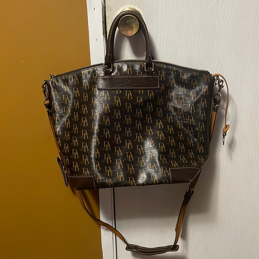 Dooney & Bourke brown handbag